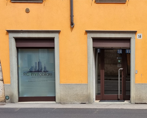 info-showroom-mobile
